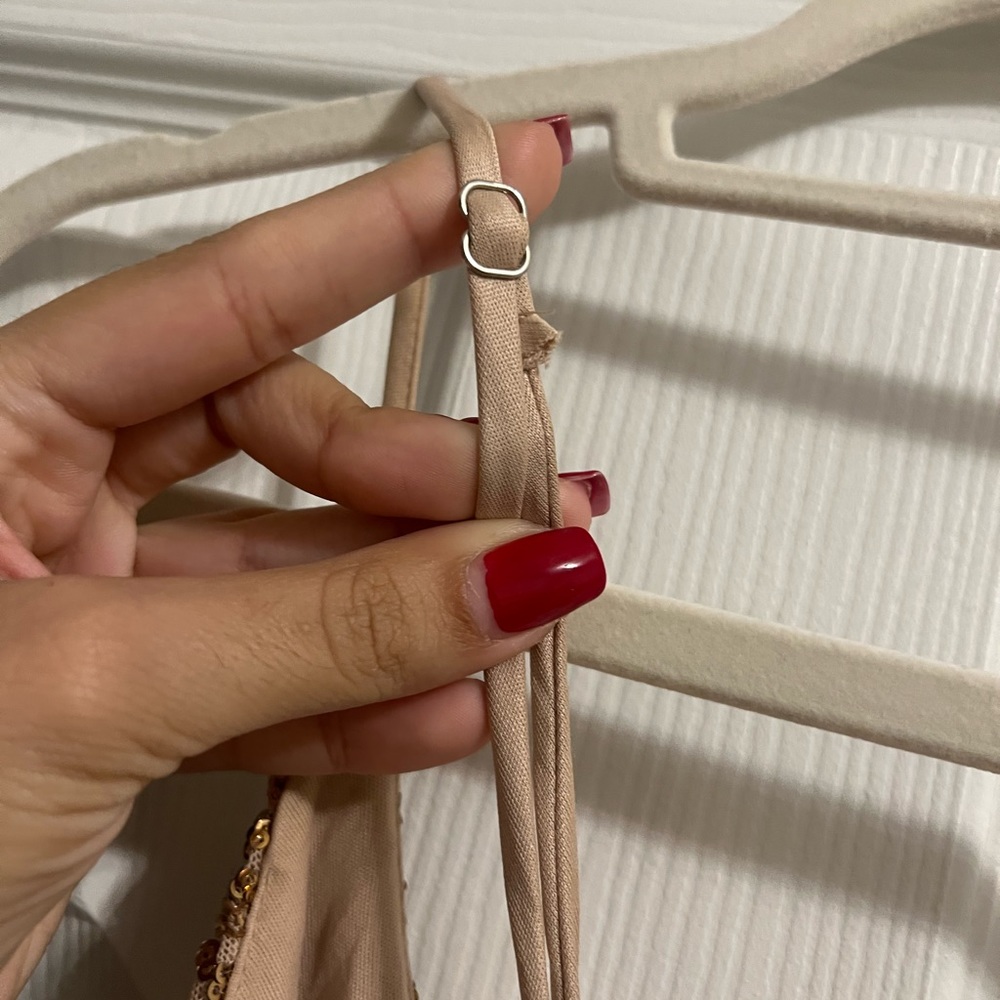 WINDSOR GOLD DRESS SIZE SMALL WORN ONLY ONCE - Picture 5 of 8